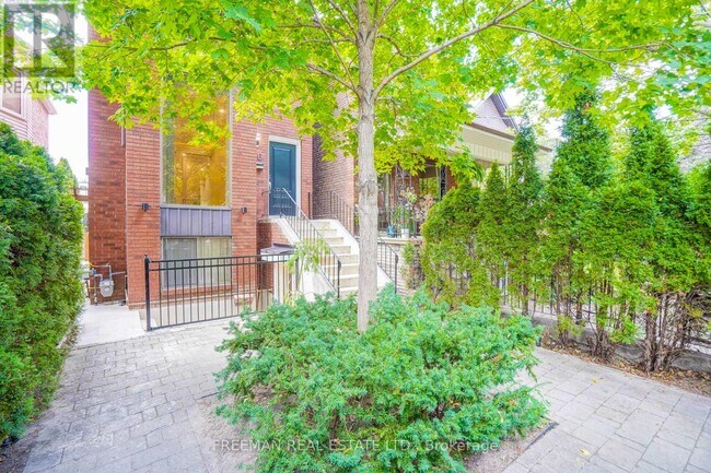 Photo du bâtiment - 916 Manning Ave