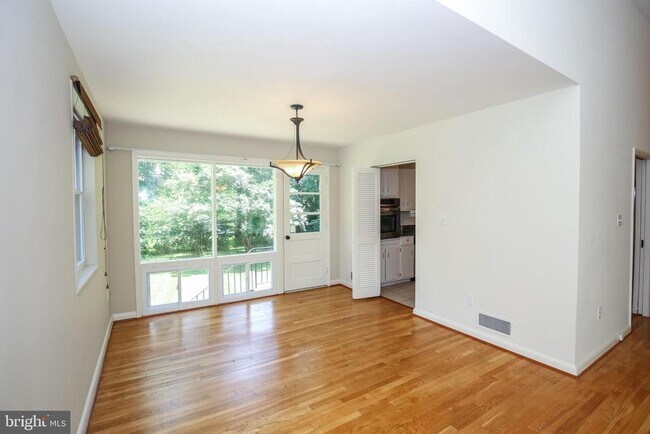 Foto del edificio - 8401 Beech Tree Rd