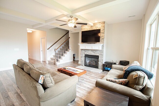 Building Photo - Pet Friendly in Eagle's Bluff!
