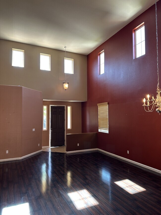 Foto del edificio - Tracy Beautiful home that comes with sizab...
