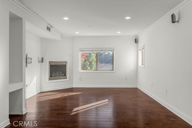 Building Photo - 11504 Moorpark St