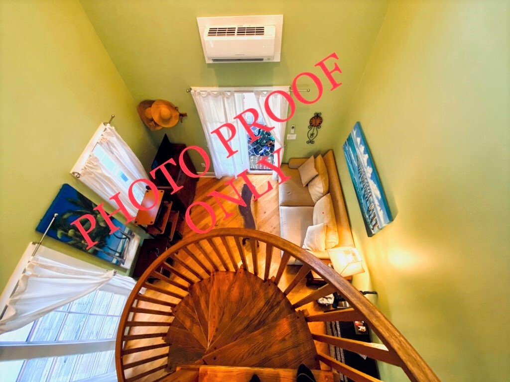 Primary Photo - 818 Whitehead St