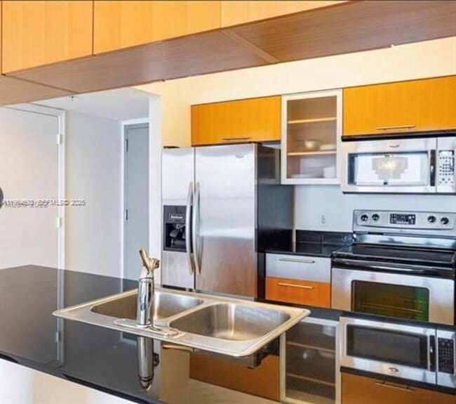 Foto del edificio - 750 N Bayshore Dr