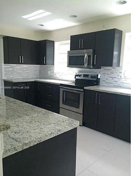 Foto del edificio - 740 NE 179th Dr