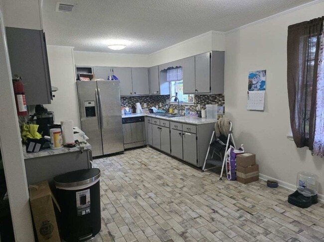 Foto del edificio - 234 Deerwood Dr