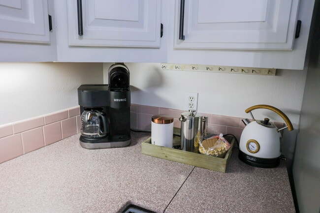 Building Photo - 22 Penrith Dr