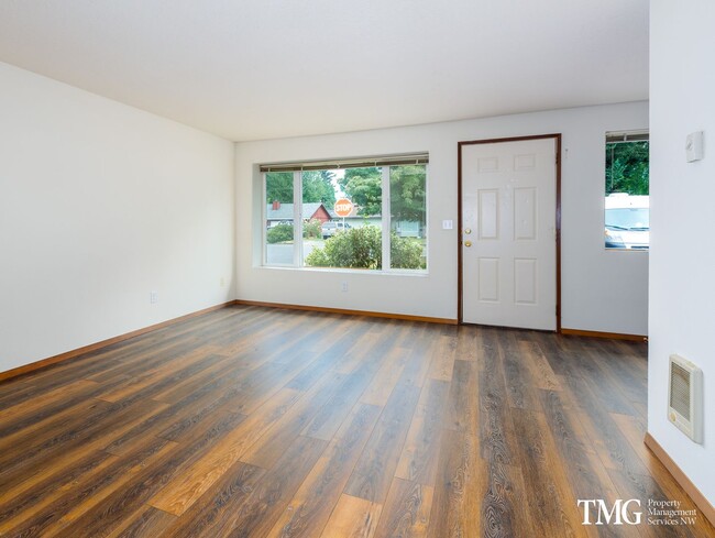 Building Photo - 2BD Ranch Style Duplex in Desirable Washou...