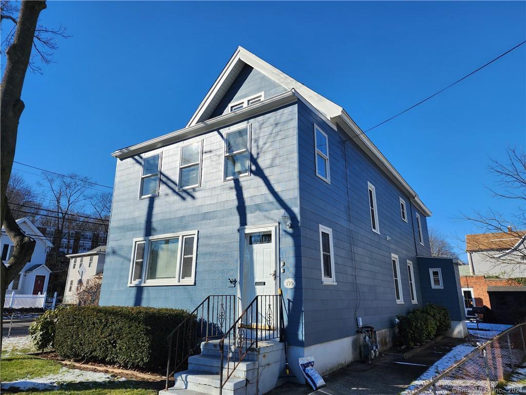 Primary Photo - 195 Richards St