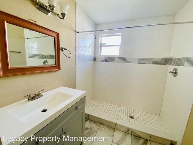 Foto del edificio - 3 br, 2 bath House - 1255 Golfview Dr