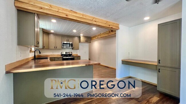 Building Photo - 4323 Galice Rd