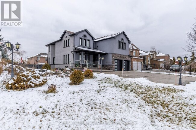 Building Photo - 987-BSMT-987 Bristol Rd W