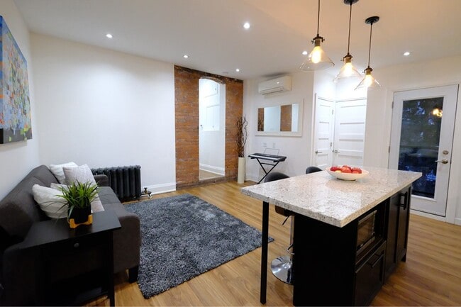 Building Photo - 326 High Park Av