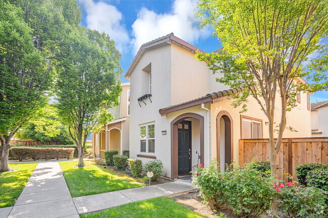 Building Photo - 1658 Glenmore Dr