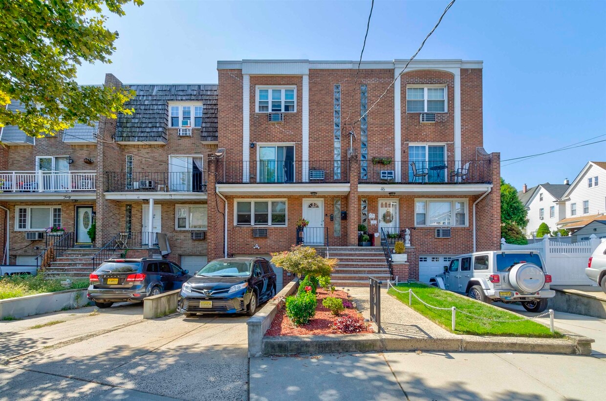 44 W 56th St Unit 1, Bayonne, NJ 07002 Condo for Rent in Bayonne, NJ