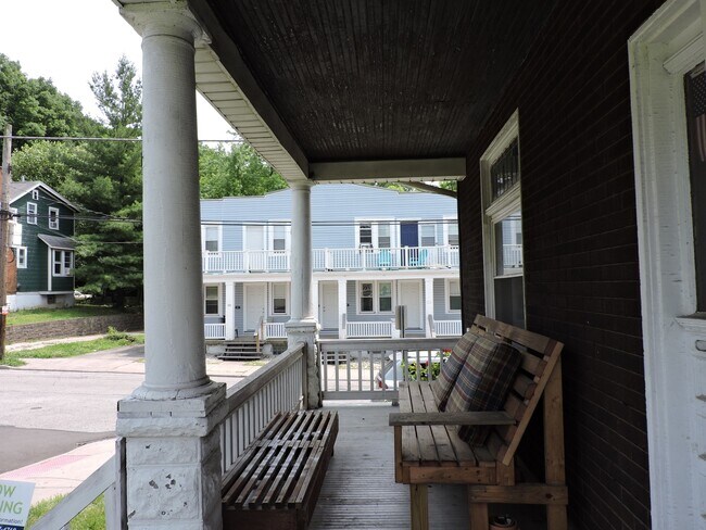 Building Photo - PRE LEASE FOR AUGUST 2025 Amazing 5 Bed/ 2...