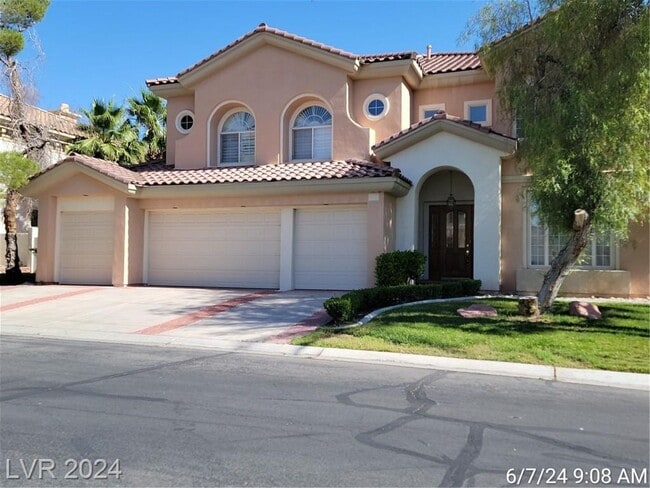 Building Photo - ABSOLUTELY GORGEOUS HOME WITH POOL & SPA I...