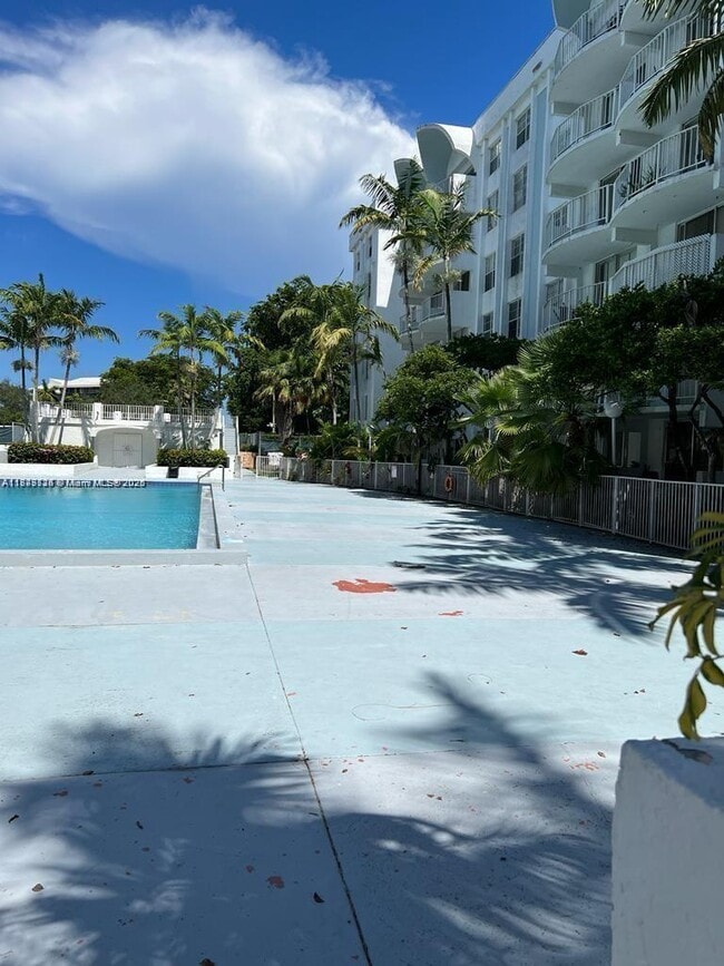 Foto del edificio - 496 NW 165th St