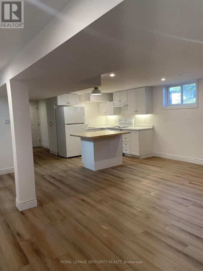 Photo du bâtiment - 32 Uxbridge Crescent