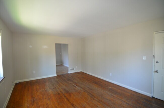 Building Photo - 1411 Yarmouth Ave