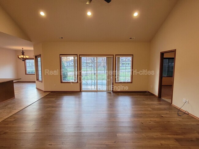 Foto del edificio - 19 Jasmine Ln