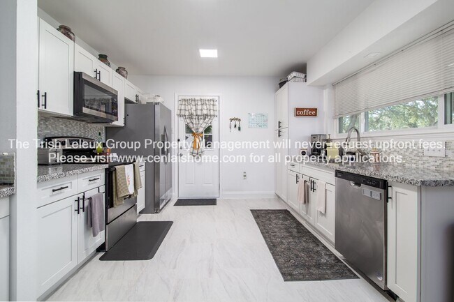 Foto del edificio - 3 Bed in Alexandria Available