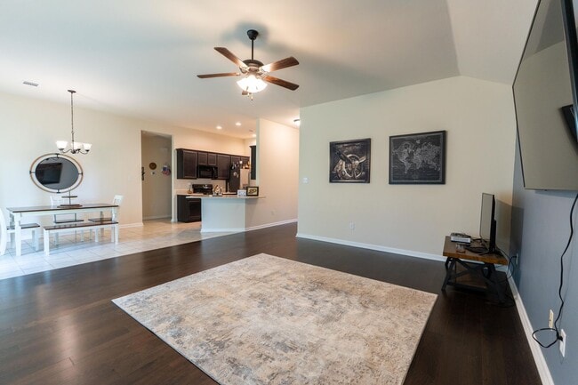 Foto del edificio - Victoria Meadows 3 bedroom, 2 bathroom Home