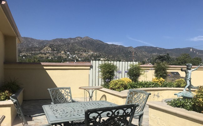 Roof top deck with BBQ - 626 E Orange Grove Ave
