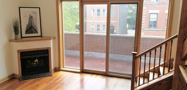 Fireplace & Terrace - 1644 W Le Moyne St