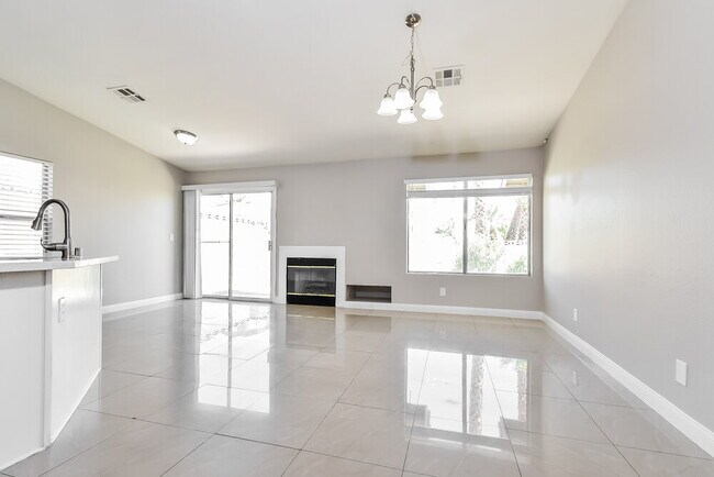 Building Photo - 2216 Jardine Ave