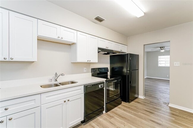 Building Photo - 5204 S 81st St