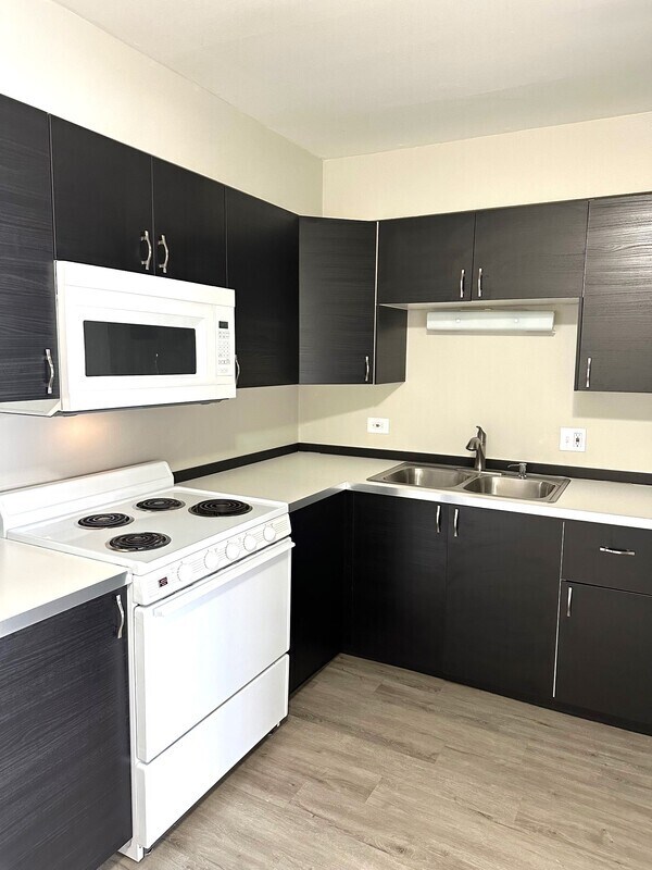 9709 W Lorraine Dr Unit 10, Countryside, IL 60525 Condo for Rent in Countryside, IL