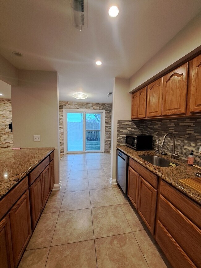 Foto del edificio - 1179 E Greenbriar Ln