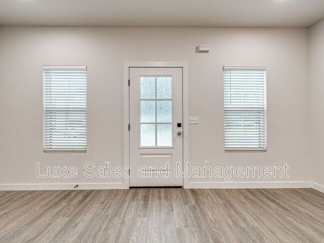 Foto del edificio - 614 W 2nd St