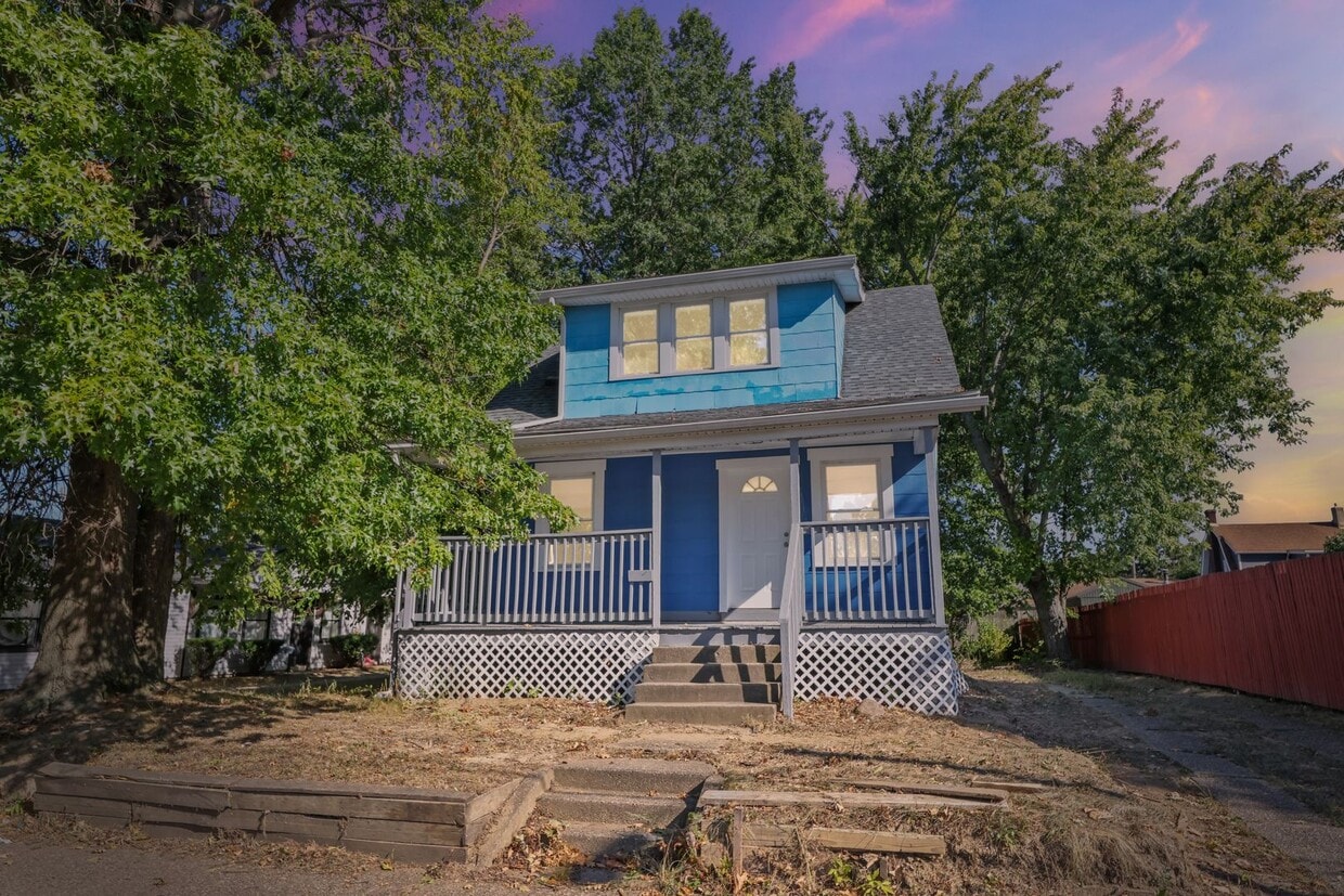 Primary Photo - ? Cozy 3-Bedroom Home with Modern Updates ...