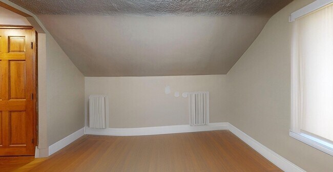 Foto del edificio - 16 Templeton Pkwy
