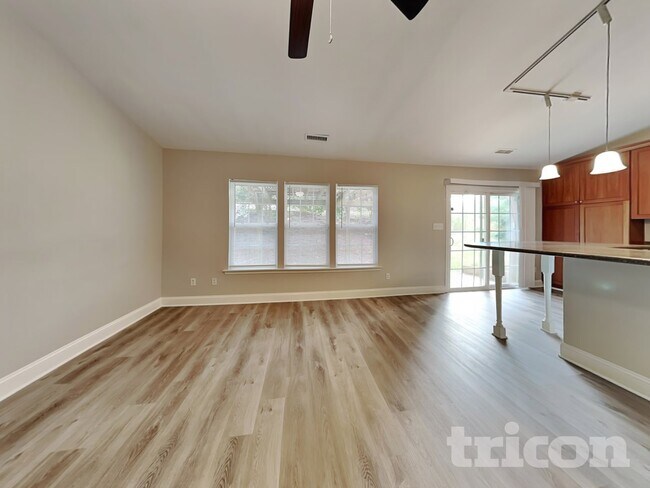 Building Photo - 3009 Softwind Dr