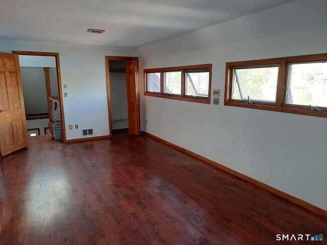 Foto del edificio - 200 N Main St