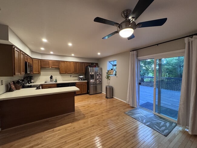 Building Photo - 606 Coates Ln