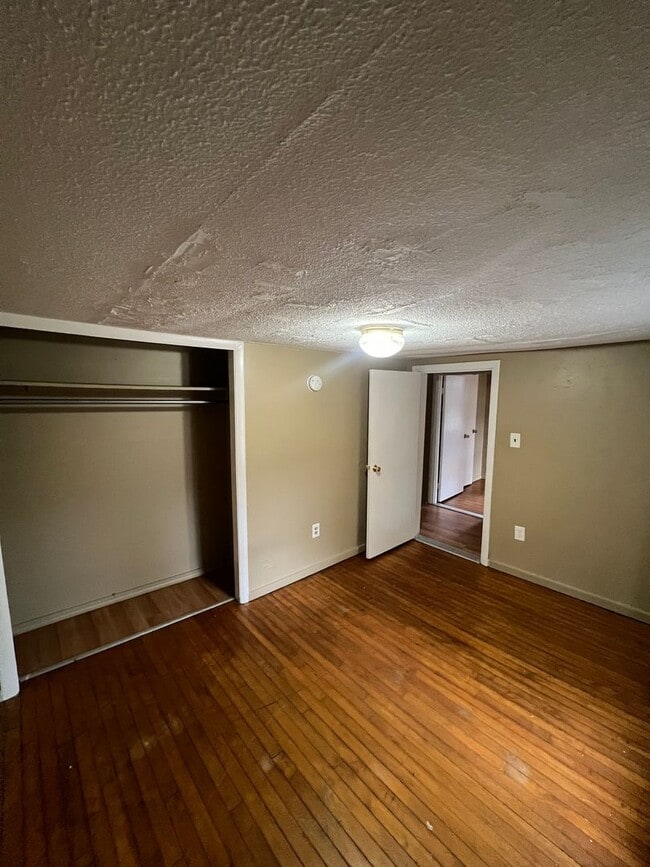 Building Photo - 16 Western Ave