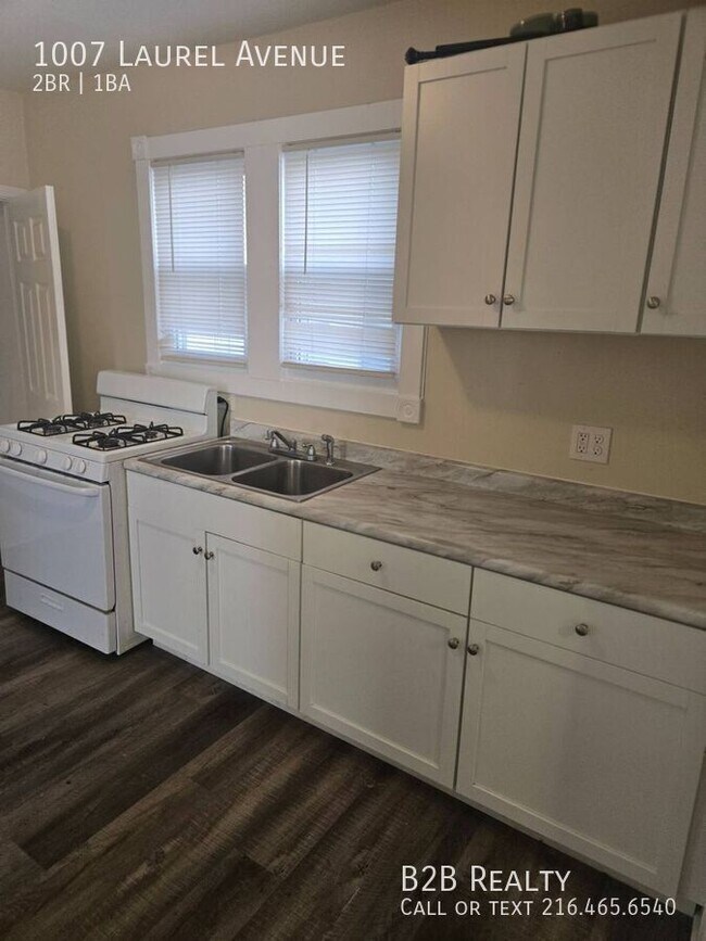 Foto del edificio - 1007 Laurel Ave