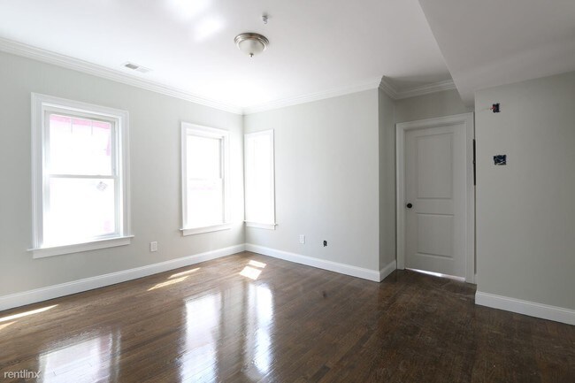 Foto del edificio - 3 br, 2 bath  - 66 Glen St