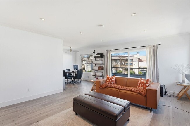 Foto del edificio - 450 W Vermont Ave