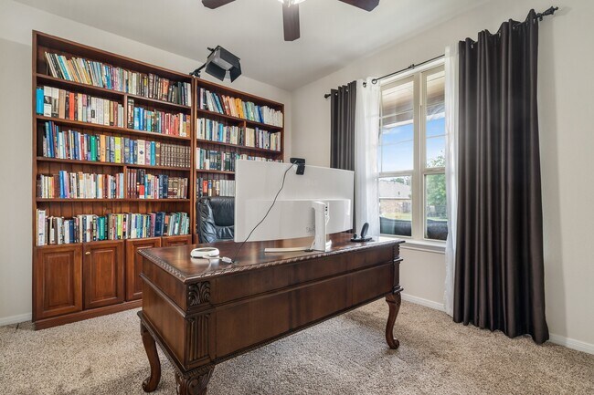 Foto del edificio - 1505 Heartwood Dr