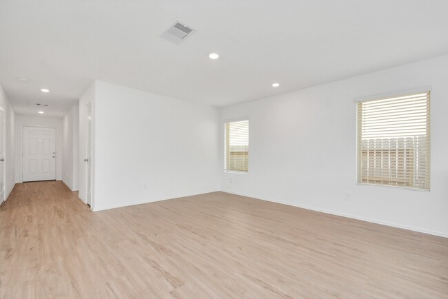 Foto del edificio - 24207 Becker Hollow Ln