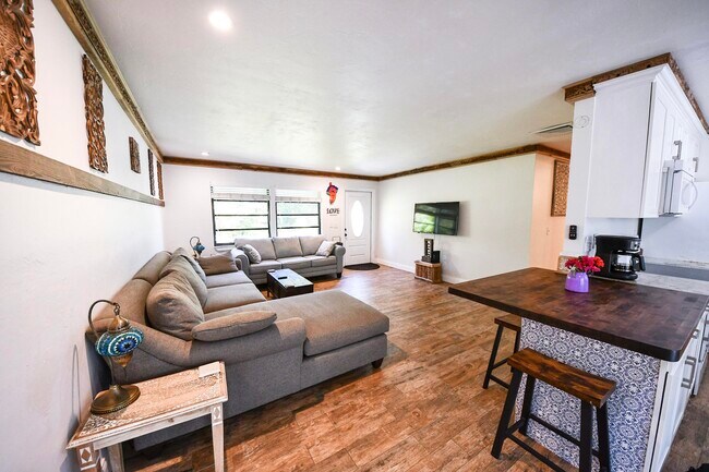 Foto del edificio - 6432 SE Clairmont Pl