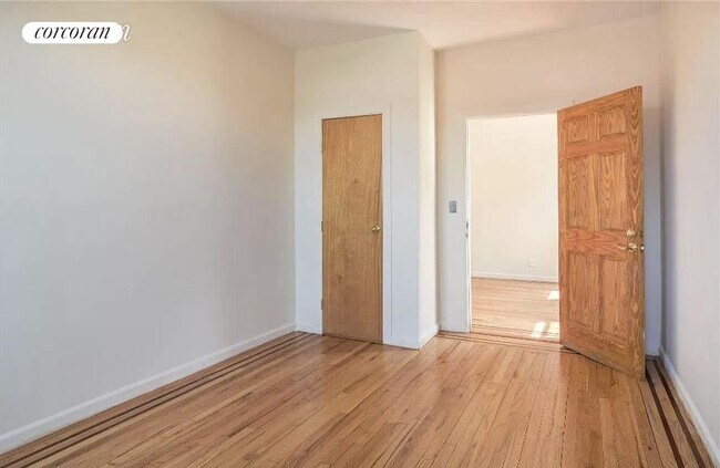 Foto del edificio - 47-42 48th St