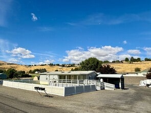 Building Photo - 3040 Clemans Rd