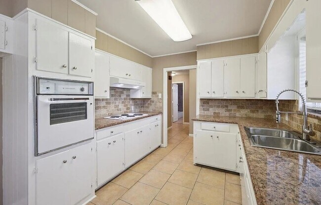Foto del edificio - 630 White Oak Dr
