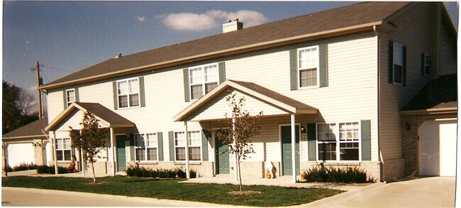 Building Photo - 1023 Maple Hill Rd