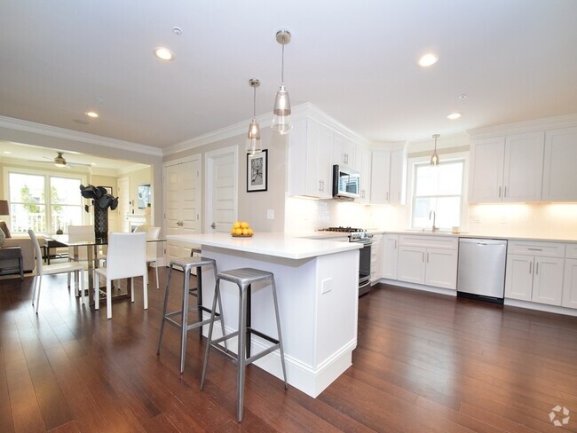 Building Photo - 41 Wenham St